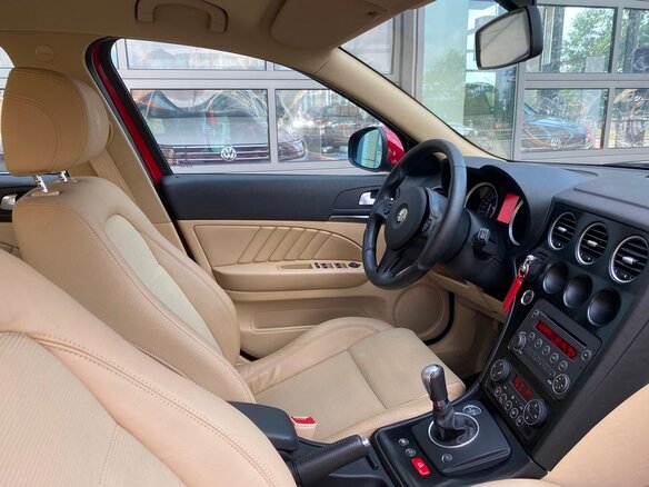 2011 Alfa Romeo 159, красный - вид 4