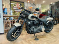 2022 Harley-Davidson Fat Bob, белый, 3100000 рублей - вид 2