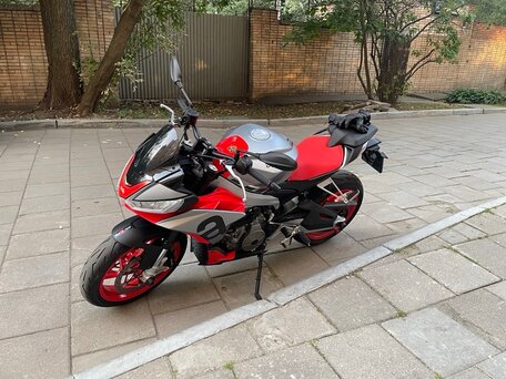2021 Aprilia Tuono 660, красный, 1150000 рублей, вид 3
