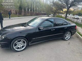2004 Mercedes-Benz E-Класс 500 III (W211, S211), чёрный, 1050000 рублей, вид 3