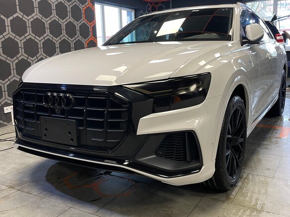 2020 Audi Q8 55 TFSI I (4M), белый, 5400000 рублей - вид 17