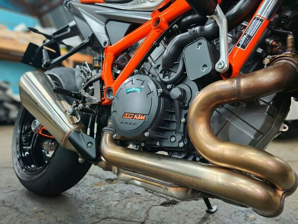 2021 KTM 1290 Super Duke R, серебристый, 1490000 рублей - вид 13