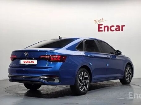 2023 Volkswagen Jetta VII Рестайлинг, синий, 2600000 рублей, вид 3