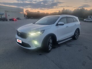2018 Kia Sorento III Prime Рестайлинг, белый, 3300000 рублей, вид 1