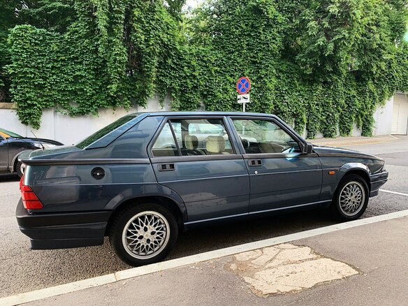 1987 Alfa Romeo 75 I, голубой - вид 2
