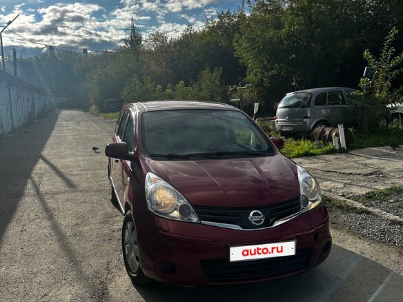 2011 Nissan Note I Рестайлинг, красный