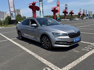 2023 Skoda Superb III Рестайлинг, серый, 1620000 рублей, вид 3