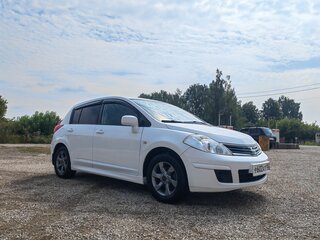 2013 Nissan Tiida I Рестайлинг, белый, 870000 рублей, вид 3