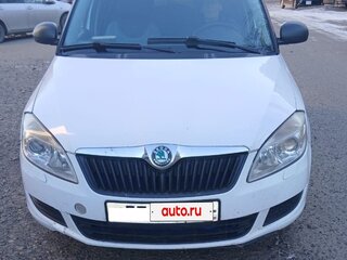 2011 Skoda Fabia II Рестайлинг, белый, 470000 рублей, вид 1