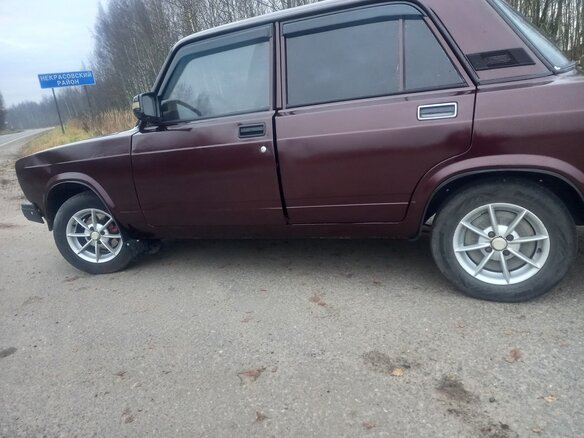 2005 Lada (ВАЗ) 2107, пурпурный, 150000 рублей - вид 4