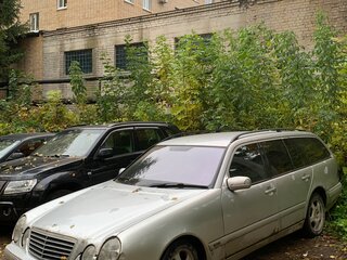 2000 Mercedes-Benz E-Класс 270 II (W210, S210) Рестайлинг, серебристый, 410000 рублей, вид 1