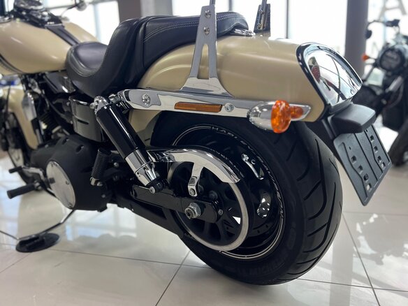 2014 Harley-Davidson Fat Bob, бежевый - вид 16