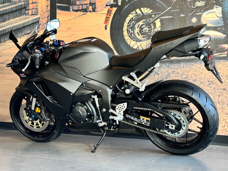 2025 Honda CBR 600RR, чёрный, 1820000 рублей, вид 4