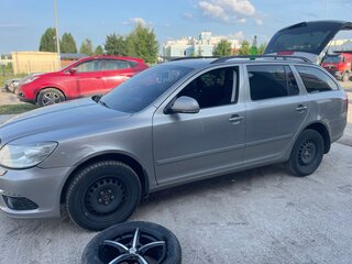 2011 Skoda Octavia II (A5) Рестайлинг, серый, 700000 рублей, вид 4