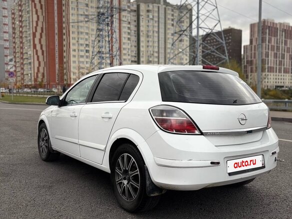 2011 Opel Astra H Рестайлинг, белый, 550000 рублей - вид 9