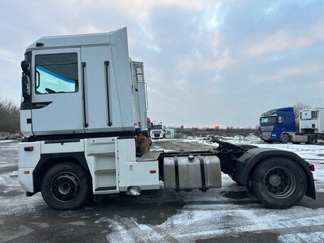 2004 Renault Magnum, белый, 999999 рублей, вид 3