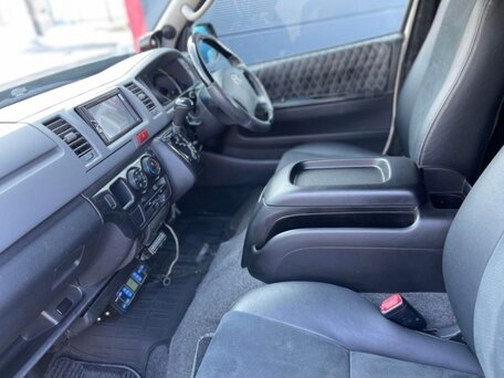 2011 Toyota HiAce, белый, 4200000 рублей, вид 4