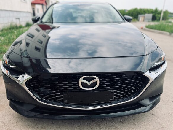 2019 Mazda 3 IV (BP), чёрный, 1700000 рублей - вид 1
