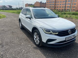 2021 Volkswagen Tiguan II Рестайлинг, белый, 3700000 рублей, вид 1
