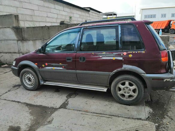 1995 Mitsubishi RVR I, красный, 220000 рублей - вид 1