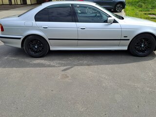 2003 BMW 5 серии 525i IV (E39) Рестайлинг, серебристый, 940000 рублей, вид 3