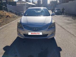 2015 Hyundai Solaris I Рестайлинг, серебристый, 850000 рублей, вид 1