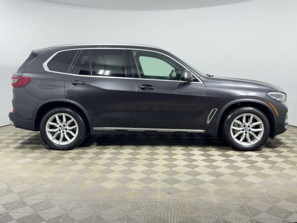 2022 BMW X5 40i IV (G05/G18), серый, 5699900 рублей - вид 4