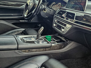 2017 BMW 7 серии Long 750Li xDrive VI (G11/G12), чёрный, 2800000 рублей, вид 3