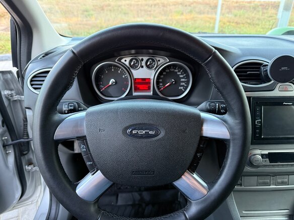 2009 Ford Focus II Рестайлинг, серебристый, 650000 рублей - вид 10