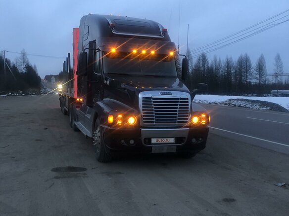 2005 Freightliner Century Class, синий, 3000000 рублей - вид 2
