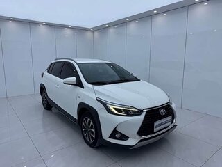 2022 Toyota Yaris IV, белый, 1140000 рублей, вид 2