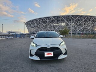 2020 Toyota Yaris IV, белый, 1499999 рублей, вид 2