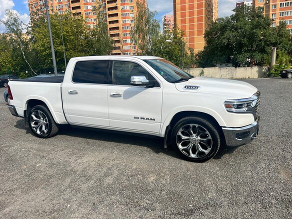 2018 Ram 1500 Crew Cab V, белый, 6050000 рублей - вид 4