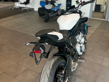2025 CFMoto 650NK, белый, 744900 рублей, вид 5