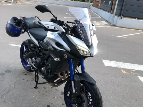 2015 Yamaha MT-09 Tracer (FJ-09), серебристый, 700000 рублей, вид 4