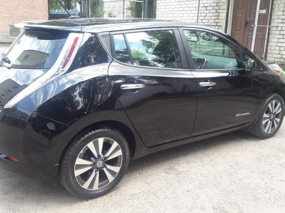 2014 Nissan Leaf (EM57) I (ZE0/AZE0), чёрный, 1490000 рублей - вид 9