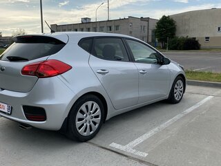 2018 Kia Ceed II Рестайлинг, серебристый, 1250000 рублей, вид 3