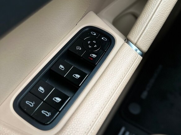 2019 Porsche Cayenne III, коричневый, 5900000 рублей - вид 10