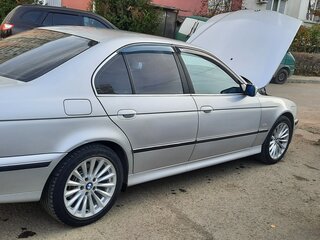 2000 BMW 5 серии 520i IV (E39) Рестайлинг, серебристый, 550000 рублей, вид 2