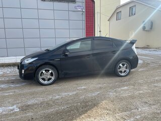 2011 Toyota Prius III Рестайлинг (XW30), чёрный, 1300000 рублей, вид 3
