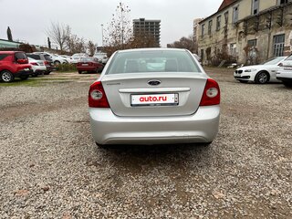 2010 Ford Focus II Рестайлинг, серебристый, 400000 рублей, вид 3