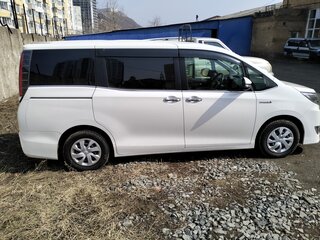 2017 Toyota Esquire I, белый, 2185000 рублей, вид 5