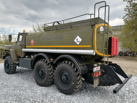 2010 Урал 5557, зелёный, 3500000 рублей - вид 1