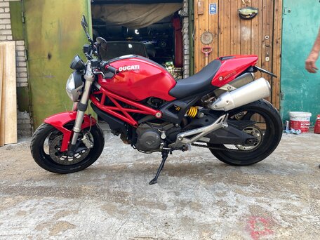 2008 Ducati Monster 696, красный, 400000 рублей, вид 2