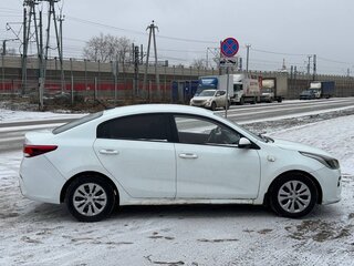 2018 Kia Rio IV, белый, 900000 рублей, вид 2