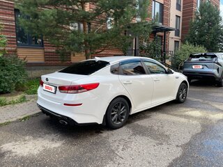 2019 Kia Optima IV Рестайлинг, белый, 1299999 рублей, вид 4