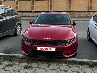 2022 Kia K5 III, красный, 2170000 рублей, вид 2