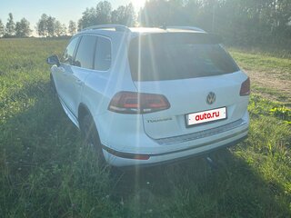 2017 Volkswagen Touareg II Рестайлинг, белый, 3950000 рублей, вид 4
