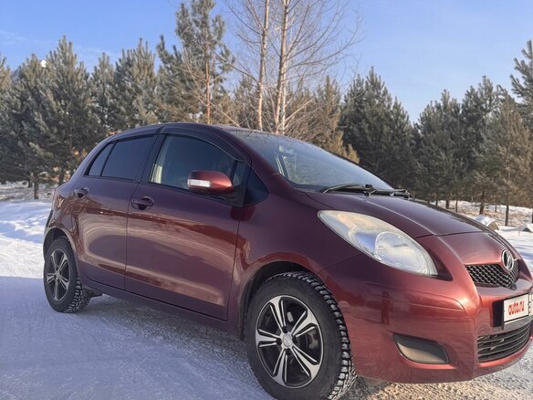 2010 Toyota Vitz II (XP90), красный, 845000 рублей - вид 4