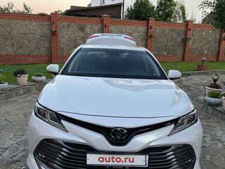 2019 Toyota Camry VIII (XV70), белый, 4000000 рублей, вид 3